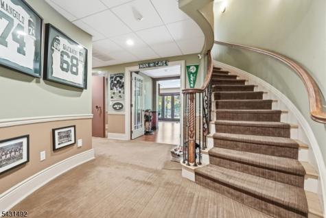 305 Blauvelt Court Paramus NJ 07652