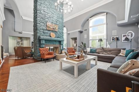305 Blauvelt Court Paramus NJ 07652