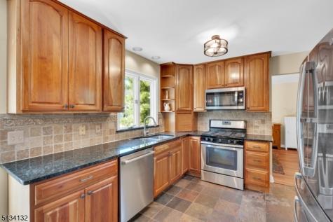 7 Mitchell Lane Clinton NJ 08809