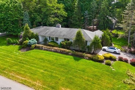 16 Feldstone Place West Caldwell NJ 07006