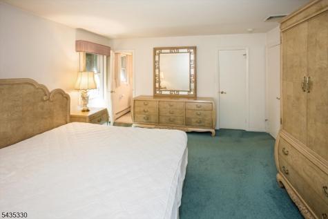 16 Feldstone Place West Caldwell NJ 07006