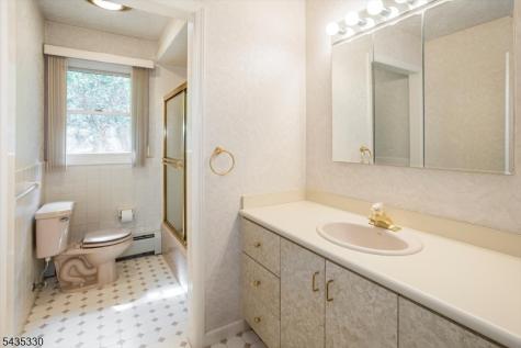 16 Feldstone Place West Caldwell NJ 07006
