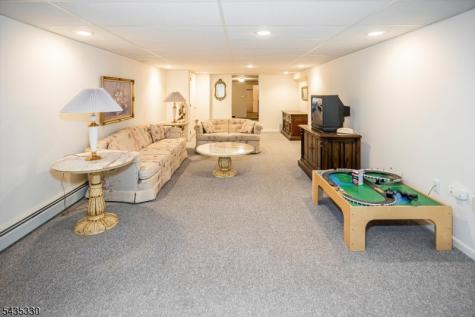 16 Feldstone Place West Caldwell NJ 07006