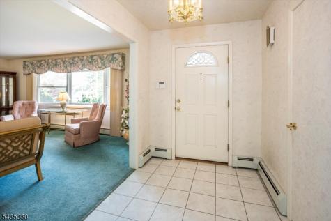 16 Feldstone Place West Caldwell NJ 07006
