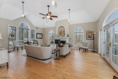 6 Bluebird Court Raritan NJ 08822