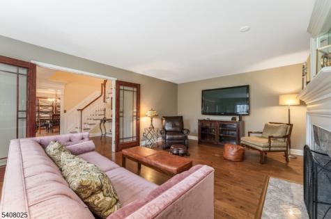 6 Bluebird Court Raritan NJ 08822