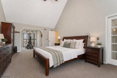 6 Bluebird Court Raritan NJ 08822