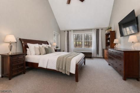 6 Bluebird Court Raritan NJ 08822