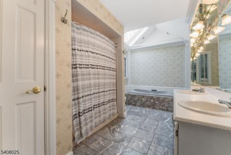 6 Bluebird Court Raritan NJ 08822