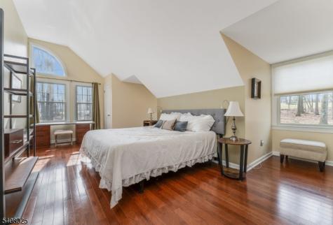 6 Bluebird Court Raritan NJ 08822