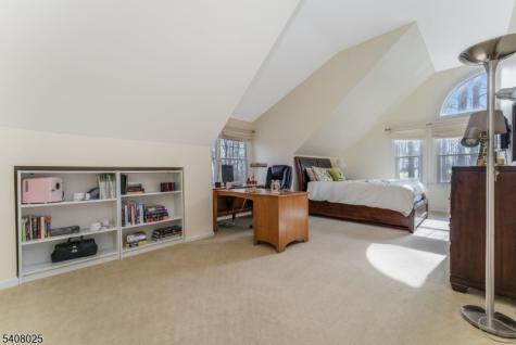 6 Bluebird Court Raritan NJ 08822