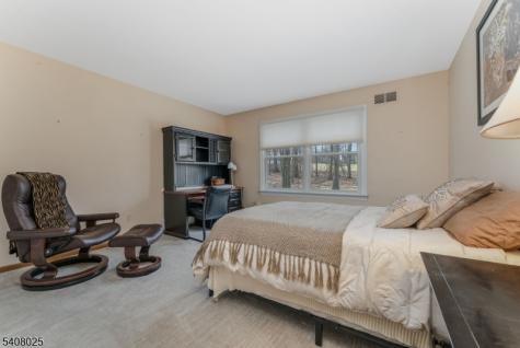 6 Bluebird Court Raritan NJ 08822