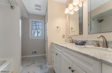6 Bluebird Court Raritan NJ 08822
