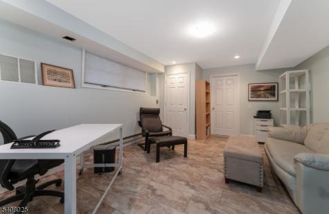 6 Bluebird Court Raritan NJ 08822