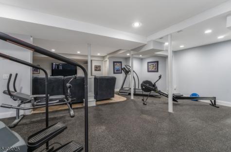 6 Bluebird Court Raritan NJ 08822
