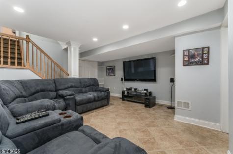 6 Bluebird Court Raritan NJ 08822