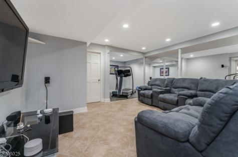 6 Bluebird Court Raritan NJ 08822