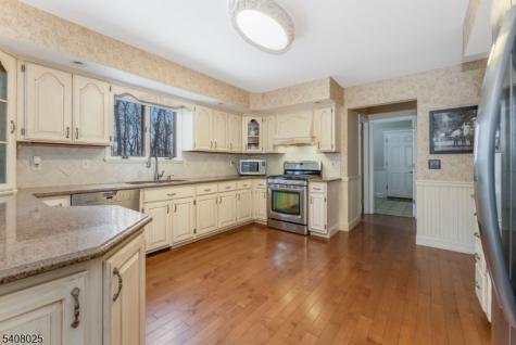 6 Bluebird Court Raritan NJ 08822