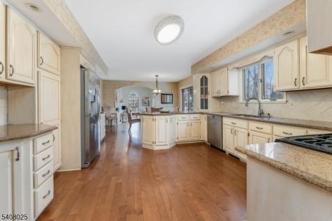6 Bluebird Court Raritan NJ 08822