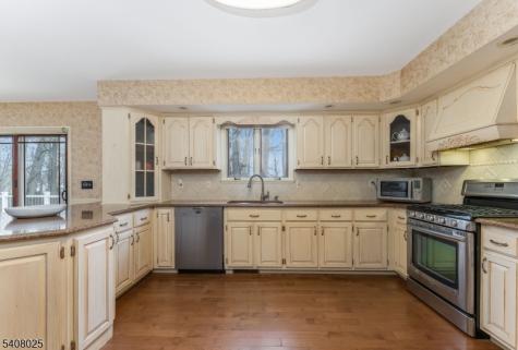 6 Bluebird Court Raritan NJ 08822