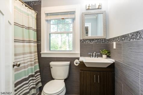 64 Chestnut Road Verona NJ 07044