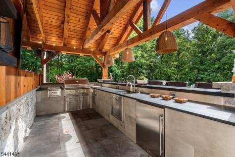 6 White Tail Court Hardyston NJ 07460