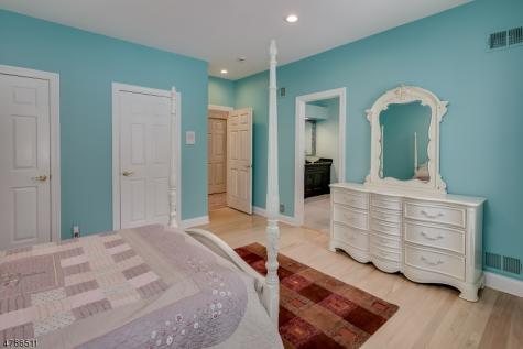 5 Queens Court Mendham NJ 07960