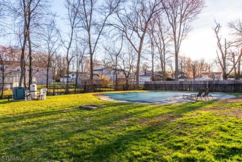 127 Horseneck Road Fairfield NJ 07004