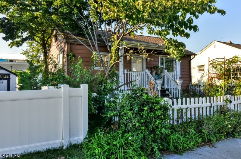 6 Roosevelt Avenue Totowa NJ 07512