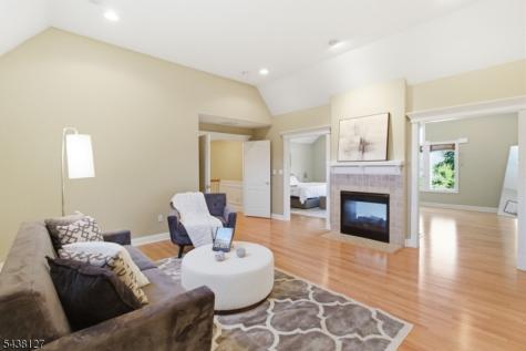 2 Michele Crossing Raritan NJ 08822