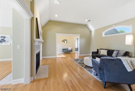 2 Michele Crossing Raritan NJ 08822