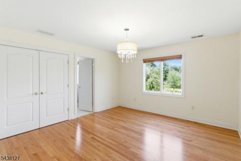 2 Michele Crossing Raritan NJ 08822