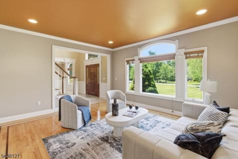 2 Michele Crossing Raritan NJ 08822