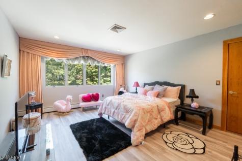 17 Chesterfield Drive Warren NJ 07059