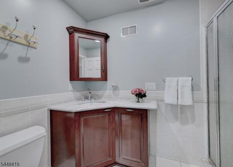 5 Birdseye Glen Verona NJ 07044