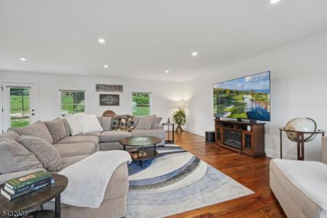 8 Sutton Road Hopatcong NJ 07843