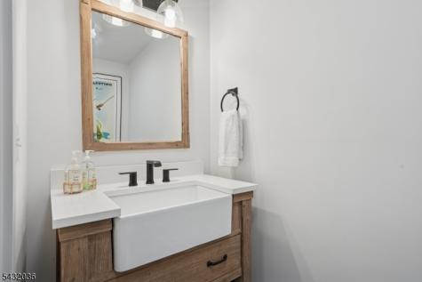 8 Sutton Road Hopatcong NJ 07843