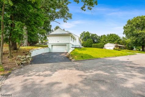 76 Dawn Avenue North Haledon NJ 07508