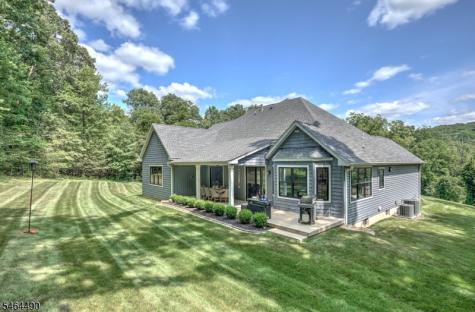 1 Sydney Lane Lebanon NJ 07865