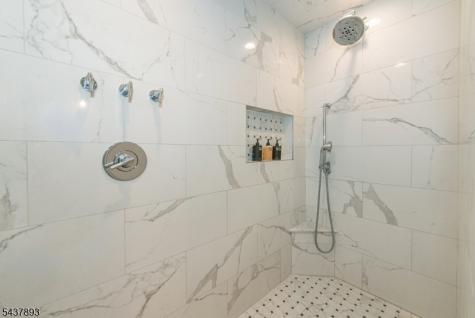 1 Tulip Lane Randolph NJ 07869