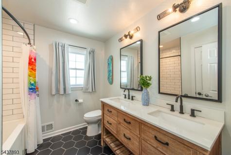 1 Tulip Lane Randolph NJ 07869