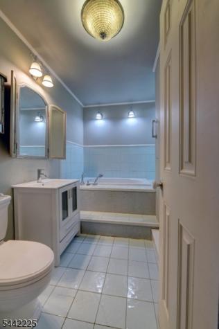 8 Brian Court Pequannock NJ 07440