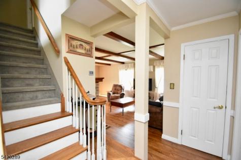 16 Pequot Trail Jefferson NJ 07438