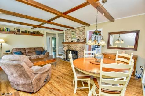 16 Pequot Trail Jefferson NJ 07438