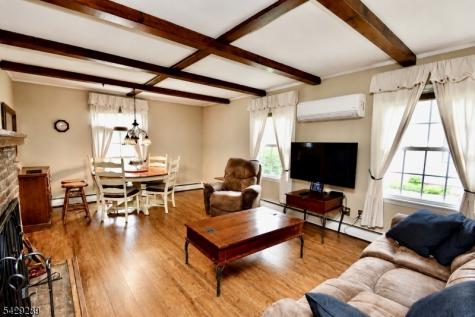 16 Pequot Trail Jefferson NJ 07438