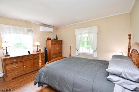 16 Pequot Trail Jefferson NJ 07438