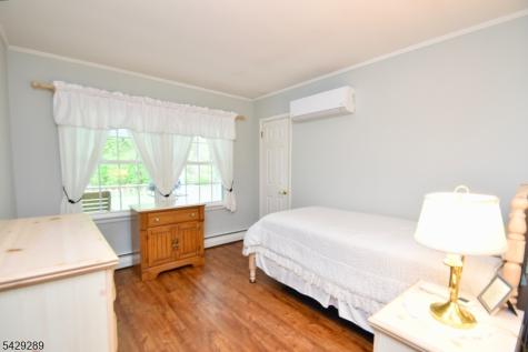 16 Pequot Trail Jefferson NJ 07438