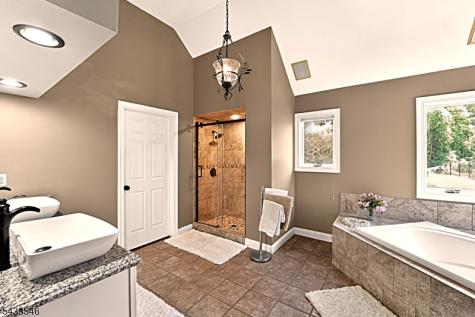 41 Sutton Farm Road Delaware NJ 08822