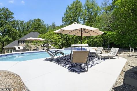 41 Sutton Farm Road Delaware NJ 08822