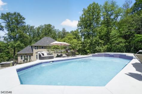 41 Sutton Farm Road Delaware NJ 08822